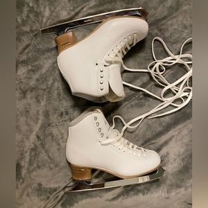 ❄️ ICE SKATES❄️ Elle by Jackson. Like New Condition. Worn once! ⛸ ⛸